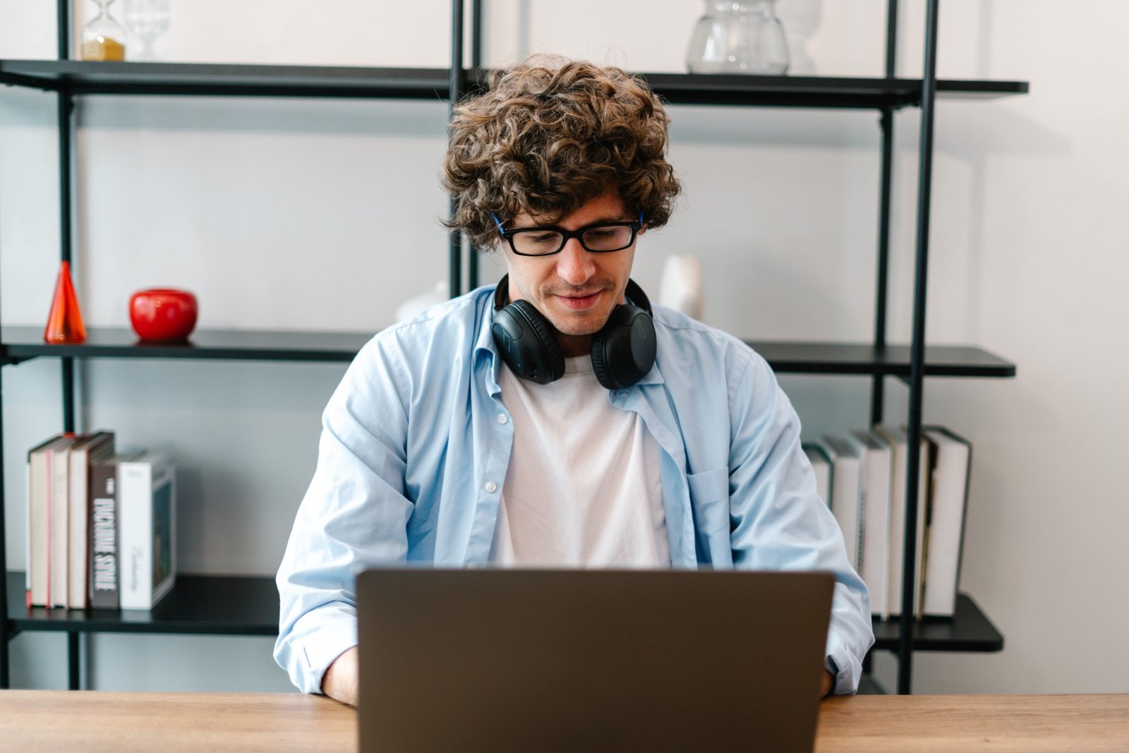 smart businessman sitting in workspace using lapt 2023 11 27 05 31 25 utc 1 1.jpg